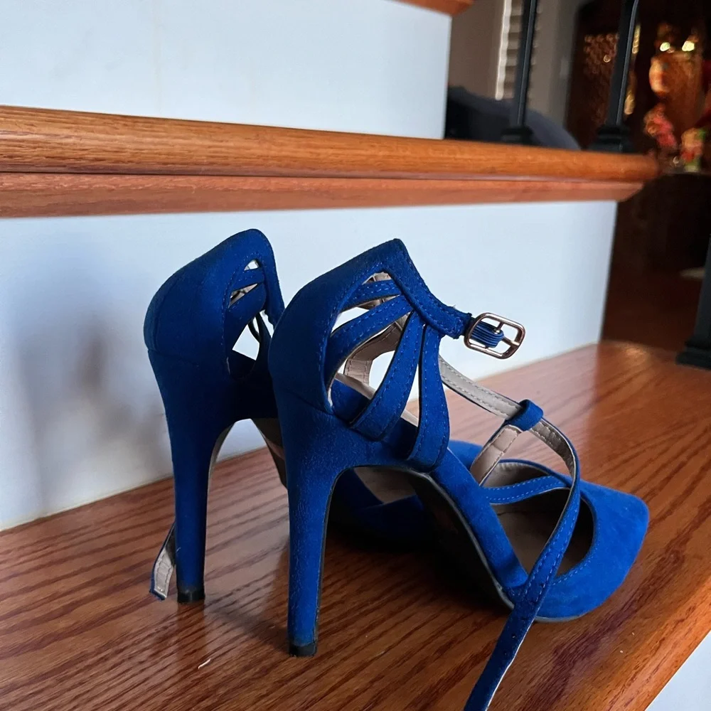 Heels - Picture 3 of 3